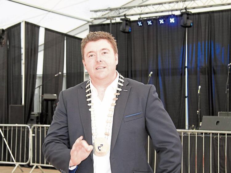 Longford town footpaths must be salted, insists Warnock