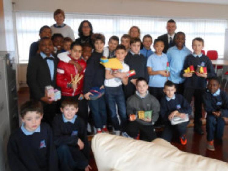 'Dragons' Nora Horan, Kathleen O'Brien and Michael Nevin with the fifth class pupils of St Michael's NS and their business, EBN Jewellery.