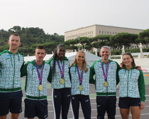 David McCarthy (Left) pictured with the winning Irish mixed 4X400m relay team (Jack Raftery, Chris O'Donnell, Rhasidat Adeleke, Sharlene Mawdsley, Thomas Barr and Sophie Becker.
