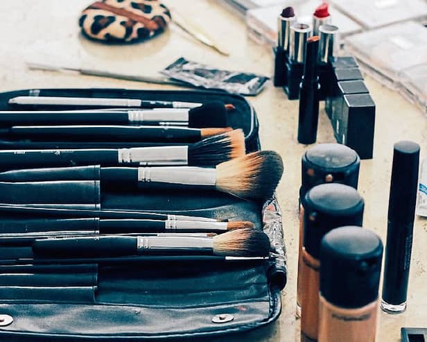 Makeup PHOTO: pixabay
