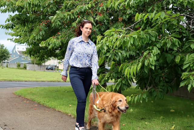Léan used to walk with a long cane, but after an incident, she lost the confidence to be out and about by herself.