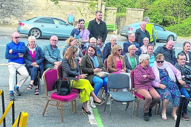 The campaign to install the plaque was instigated by Rónán Ó Ceallaigh, with assistance from the local Leo Casey Historical society. Also contributing were historian Sean O’Suilleabhain and county archivist Martin Morris. Leo Baxter and Anne Molloy, whose fathers were instrumental in the raid, performed the unveiling.