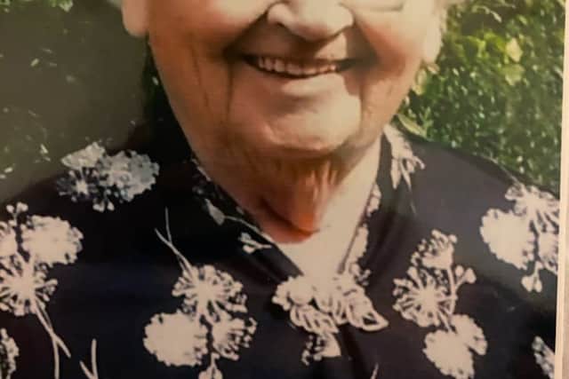 Nancy Noone (née McKeown), Cloonslanor, Strokestown, Roscommon / Fintown, Donegal