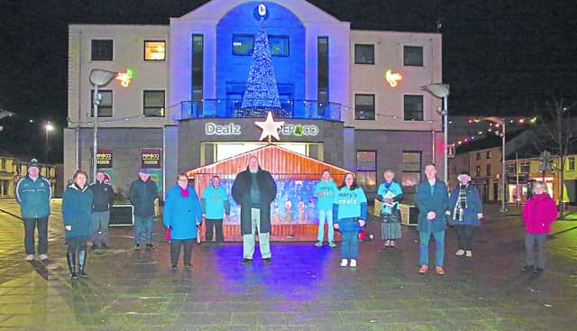 Frank and Dolores Kiernan, Kitty Ross with John Pridmore, Marie Campbell, Mary Ross, Gabrielle Devine, Louis Herterich, Paddy Rogers, Gerry Casserly, Gerry Fallon and other attendees