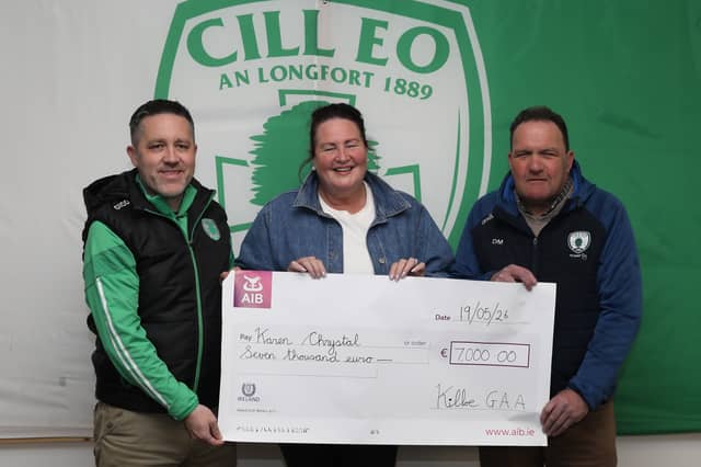Karen Chrystal accepting a cheque for €7,000 from Emmet Óg Killoe Chairperson John Conlon and Donal Maguire, who sold the winning ticket