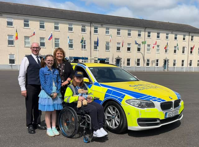 Honorary Garda Rebecca with her sister and best friend Emma, mum Gráinne, and Patrick Duffy