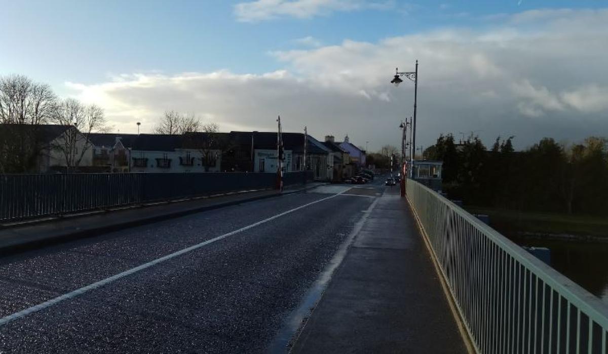 Traffic delays over Tarmonbarry bridge fault Longford Live