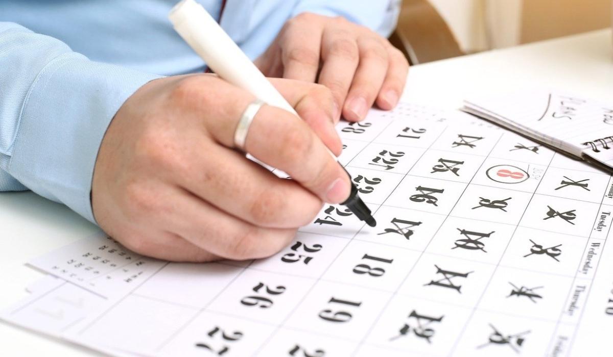 When do the Bank Holidays fall in Ireland over New Year and in 2025