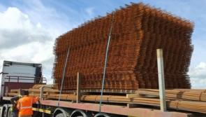 Ah here! Only two straps holding down tonnes of metal