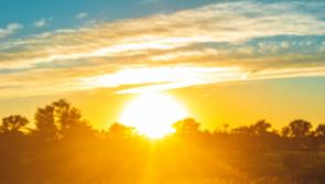 WEEKEND WEATHER: Mainly dry and sunny this weekend with temperatures hitting a possible 25 degrees