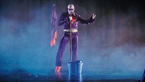Longford beholds the King in all his glory