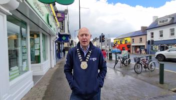 #BackInBusiness | Cathaoirleach encourages support for the non-essential retail that 'keeps the streets of Longford alive'