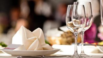 EXPLAINER: What are the steps agreed by Government for a phased reopening of indoor dining