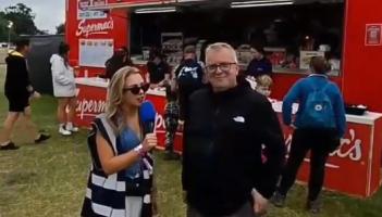WATCH: ‘What’s better than a curry cheese chip?’ Supermacs first time at Electric Picnic