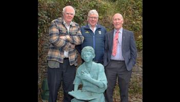 On the fairway! Past pupils of renowned north Longford school enjoy super day of golf