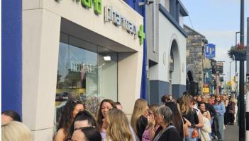 Glamour takes centre stage at Makeup Masterclass hosted by Chara & Patricia from Wards Pharmacy