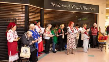 Longford shoppers enjoy Christmas carol singing by local Ukrainian Choir 