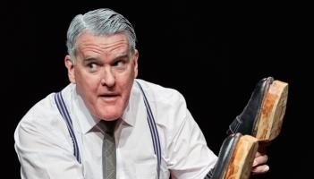 Talking cobblers: Longford audience set to enjoy 'The Man in the Woman&rsquo;s Shoes'