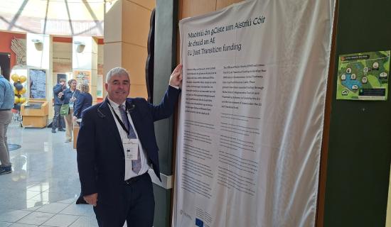 "Who's going to save the turf?" Minister shares turf tale at Longford event