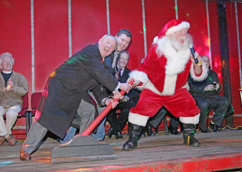 Black Friday – bargains galore in Longford tomorrow as Santa officially switches on Christmas lights