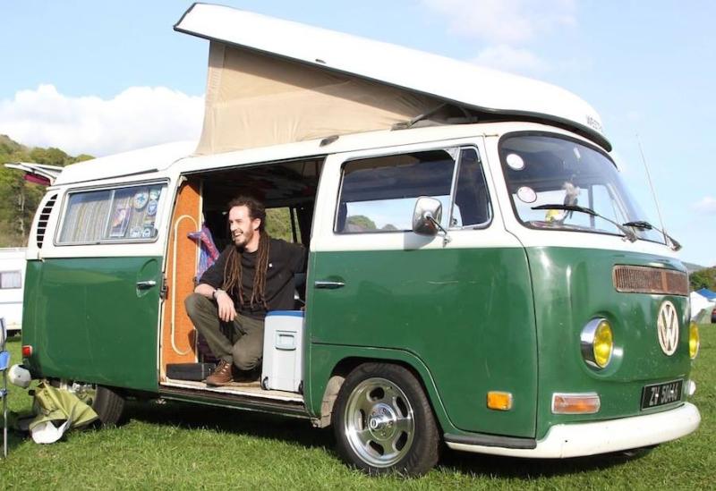 Touching tributes paid by VW drivers at funeral of Conor 'Skinny' Farrell in Ardee