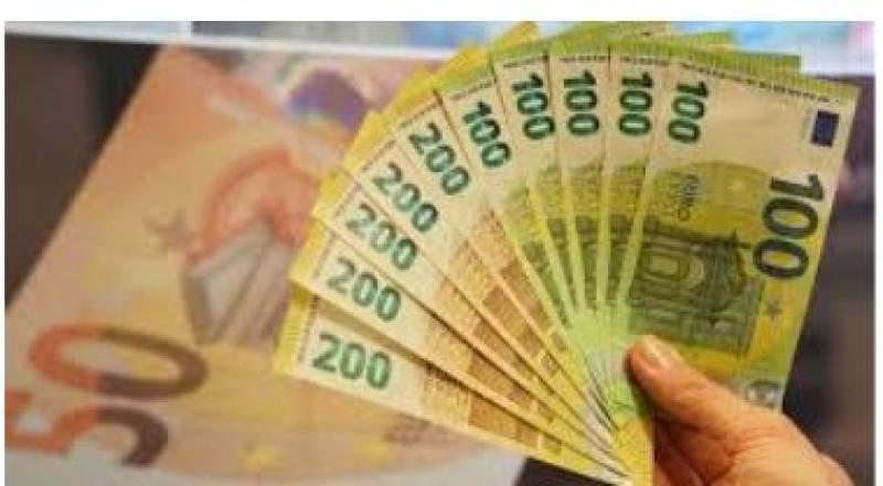 New €100  and €200 notes are designed to fit better into purses and wallets 