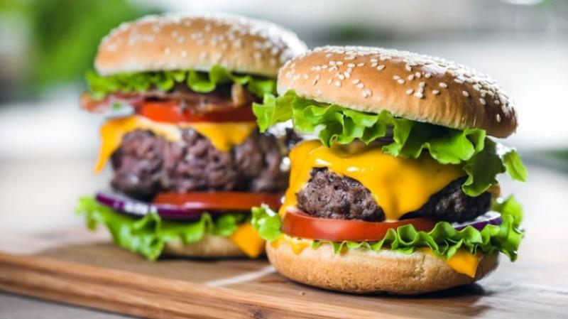 Covid-19 travel breaches: People who drove 80km for takeaway burgers fined €100 each by gardaí 