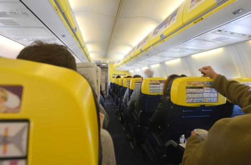 Appeal to find passenger who left mobile phone on Ryanair flight