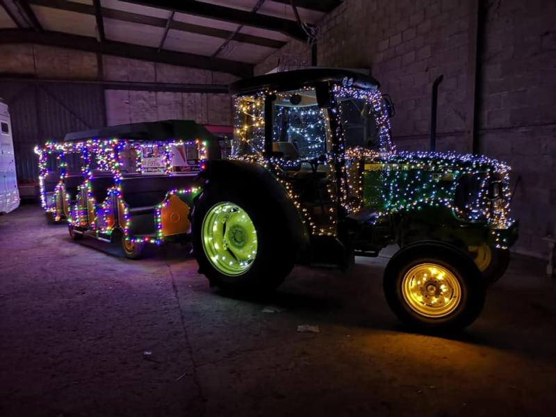 Picture - Abbeyshrule Xmas lights tractor run 