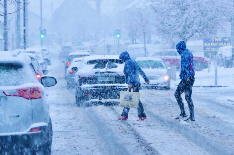 Longford wakes up to snow as Met Éireann issues snow / ice warning on top of three #StormJorge wind warnings for county