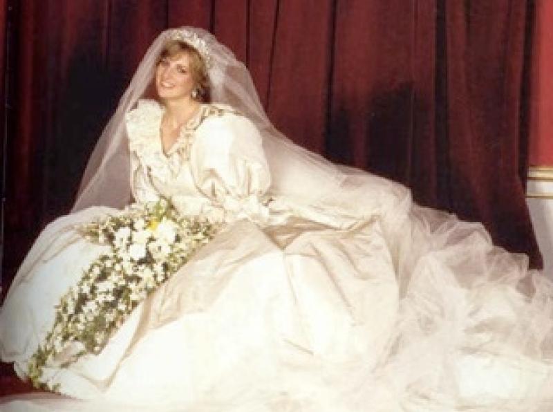 New Princess Diana wedding dress patterns and pieces go on display at Newbridge Silverware