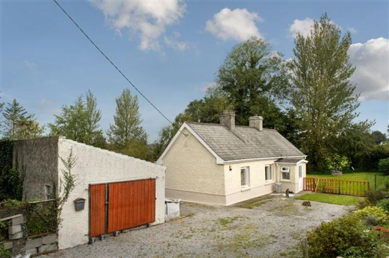 PROPERTY WATCH: Charming Offaly cottage with huge potential going under the hammer for &euro;75k