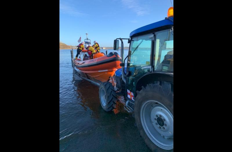 Lough Ree RNLI comes to the aid of four people on grounded barge