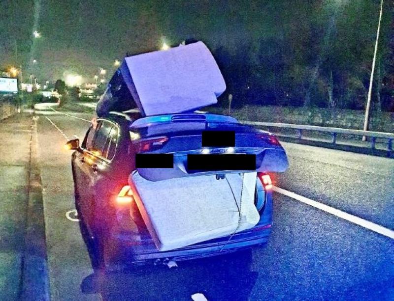 Ah shur it'll be grand! Garda&iacute; stop car with couch perched on roof 