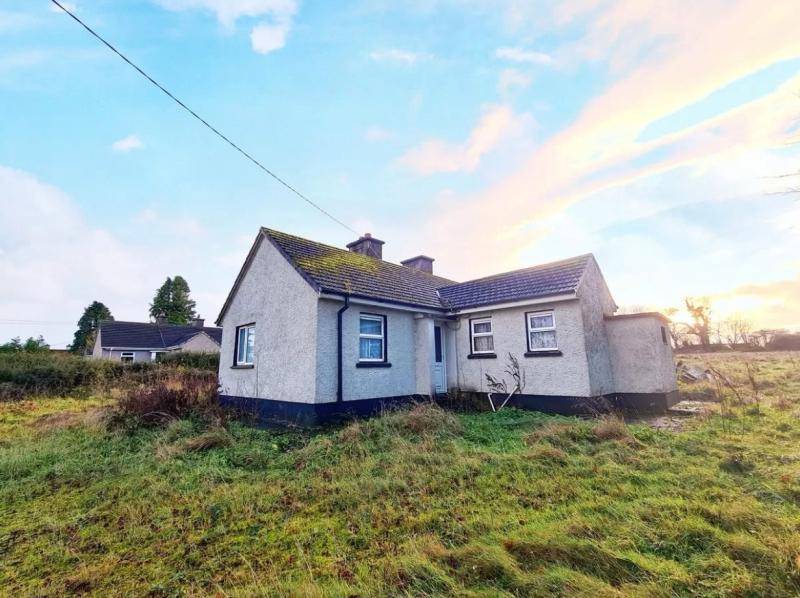 Fancy buying a fixer-upper? Take a look at this three-bedroom house on the market for €85,000