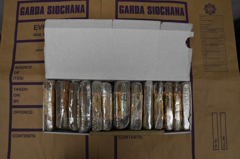 Man arrested and large sum of cash seized after gardai stop car in the Midlands
