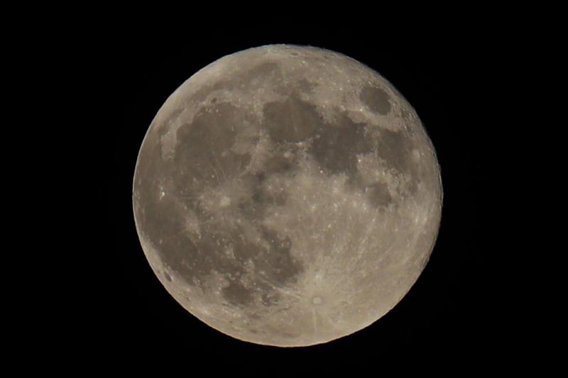Did you see the amazing fireball over Longford? If so, please send us your reports