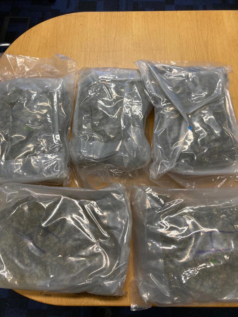 Man arrested in midlands after gardaí make €100,000 drugs bust 