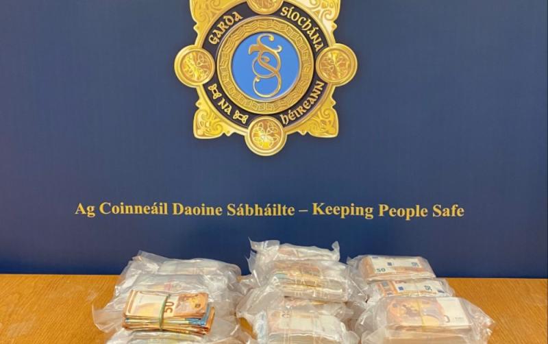 Three men arrested and €414,000 cash seized 