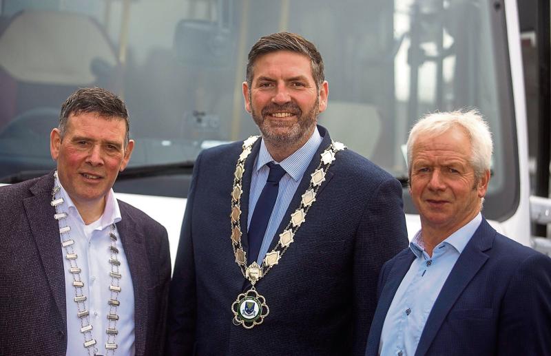 Having a butchers. TFI Local Link Longford Westmeath Roscommon were delighted to be accompanied for the entire return service by Cllr Martin Monaghan, Cathaoirleach of the Longford Municipal District.