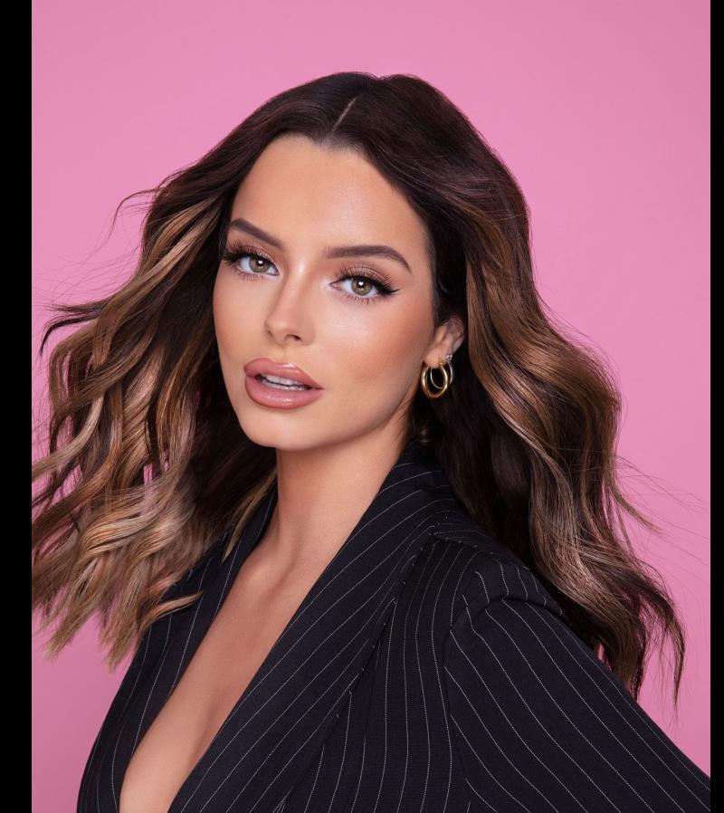 Fans Back Maura Higgins To Host Love Island USA