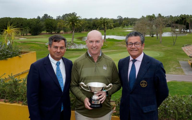 Ryanair reunite Irish golfer with trophy left at boarding gate due to baggage rules