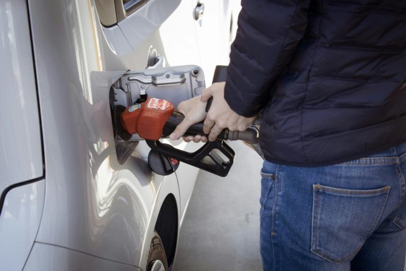 Petrol stations to be required to display price comparison poster between fuel and electric vehicles