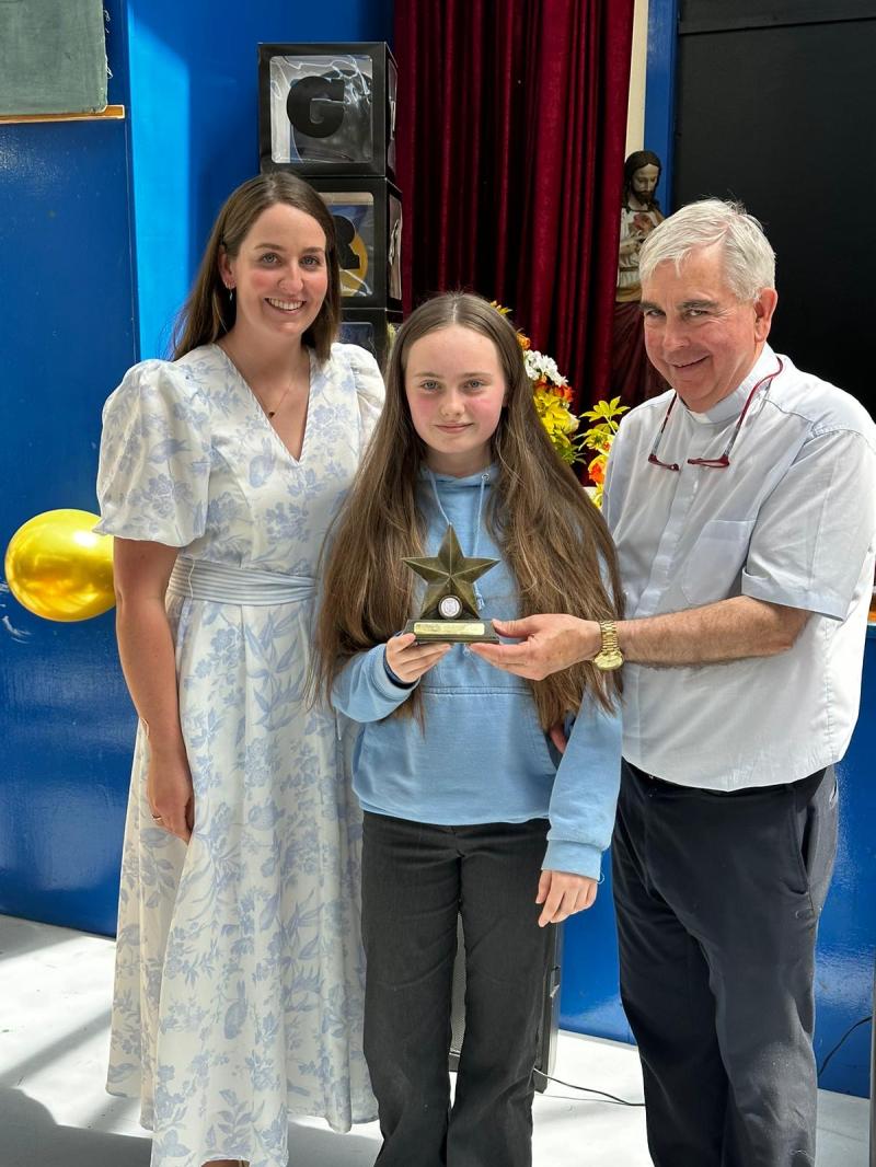 Fabulous achievement for Mya Kelly as she receives top award at north Longford school