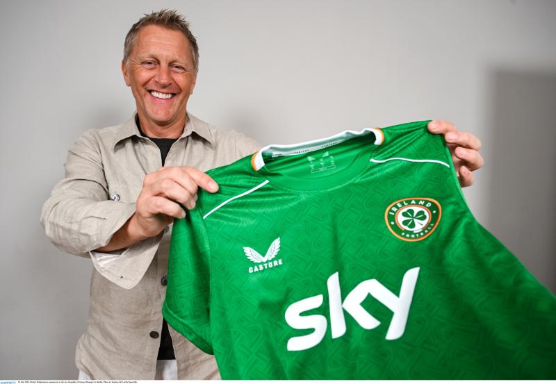 'We signed a dentist' - Fans divided as FAI announce shock new Ireland manager