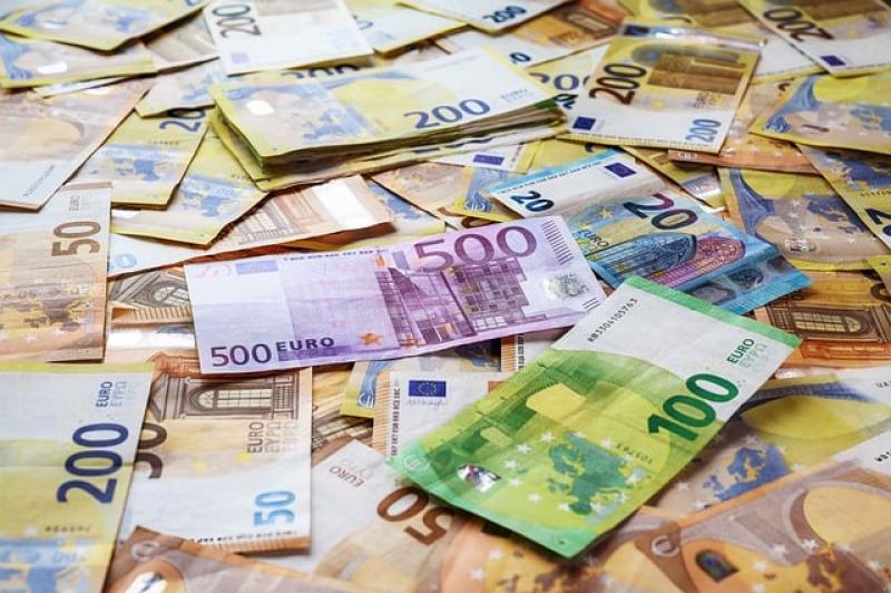 'Stop protecting billionaires'- Ireland's richest earn in a week what average person earns in a year