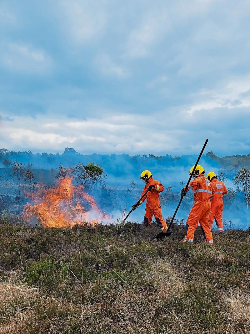 Praise for Longford fire service personnel who battled huge bog blaze
