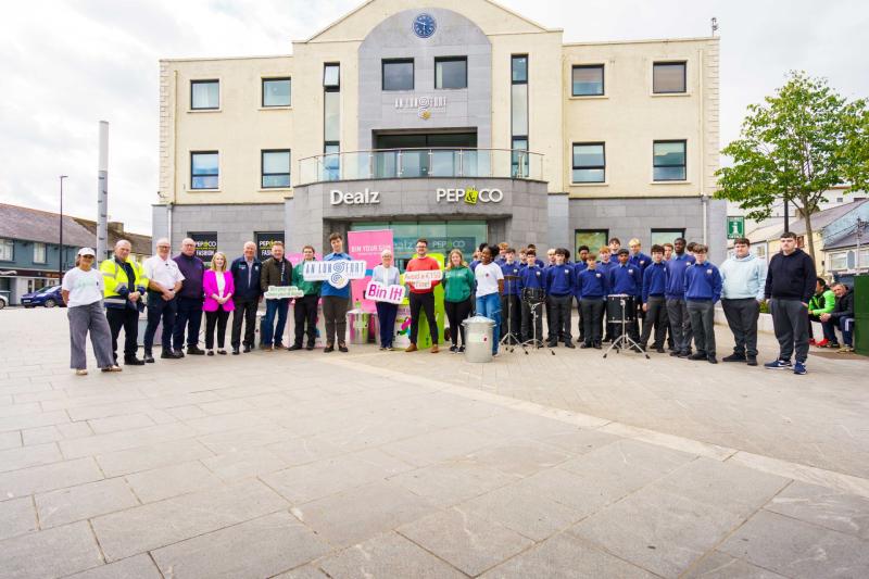 ‘Bin your gum when you’re done’ – Gum Litter Taskforces takes to the Streets of Longford 