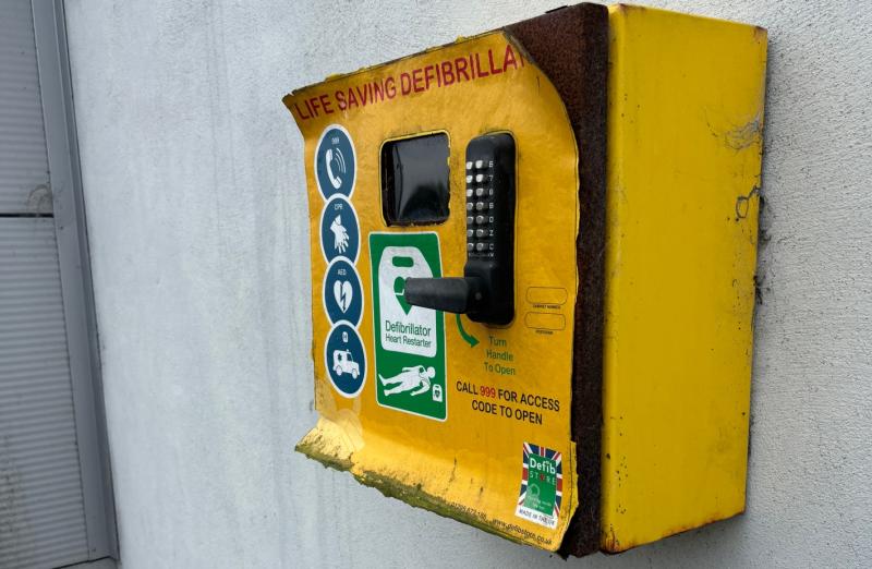 Defibrillator