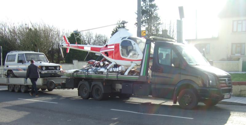 Gardai stop helicopter being transported through Irish village 